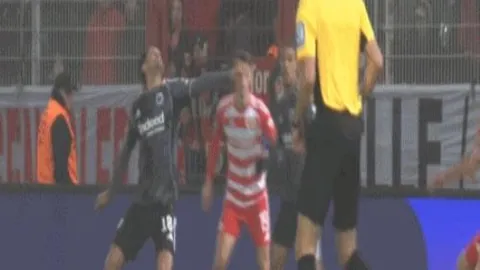 東錦賽決賽次回合：越南先鋒突擊展開猛攻